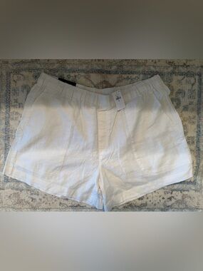 NWT Banana Republic White Linen Pocket Shorts size medium
